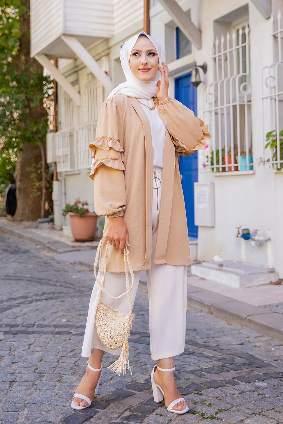 Gilet Veste long col châle manches à froufrou (Modest Fashion France) -  Couleur beige | Lagofa
